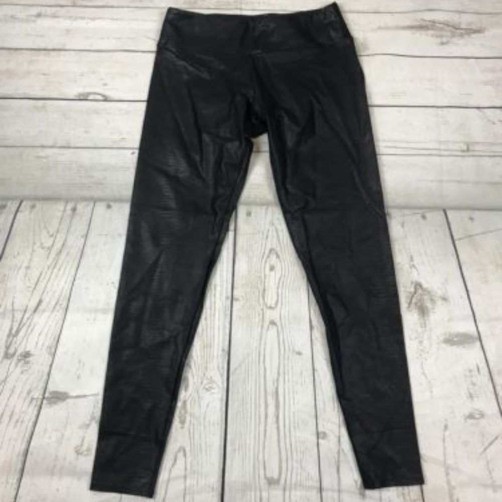 Onzie Size Medium Black Shiny Snakeskin Leggings